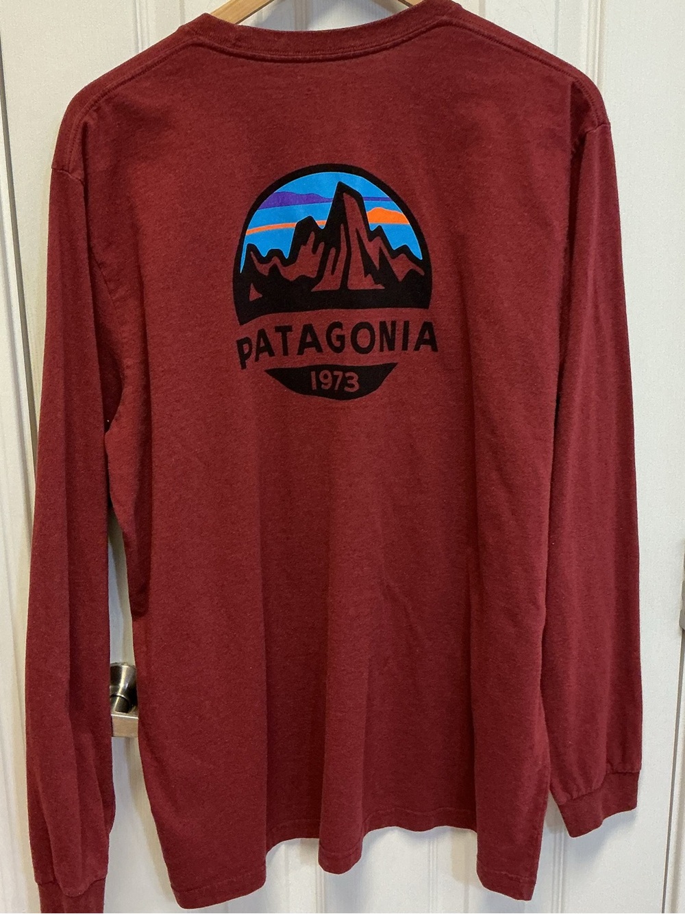 Patagonia SZ XL Men’s Maroon Long-Sleeve T-shirt Outdoors Back Graphic Logo